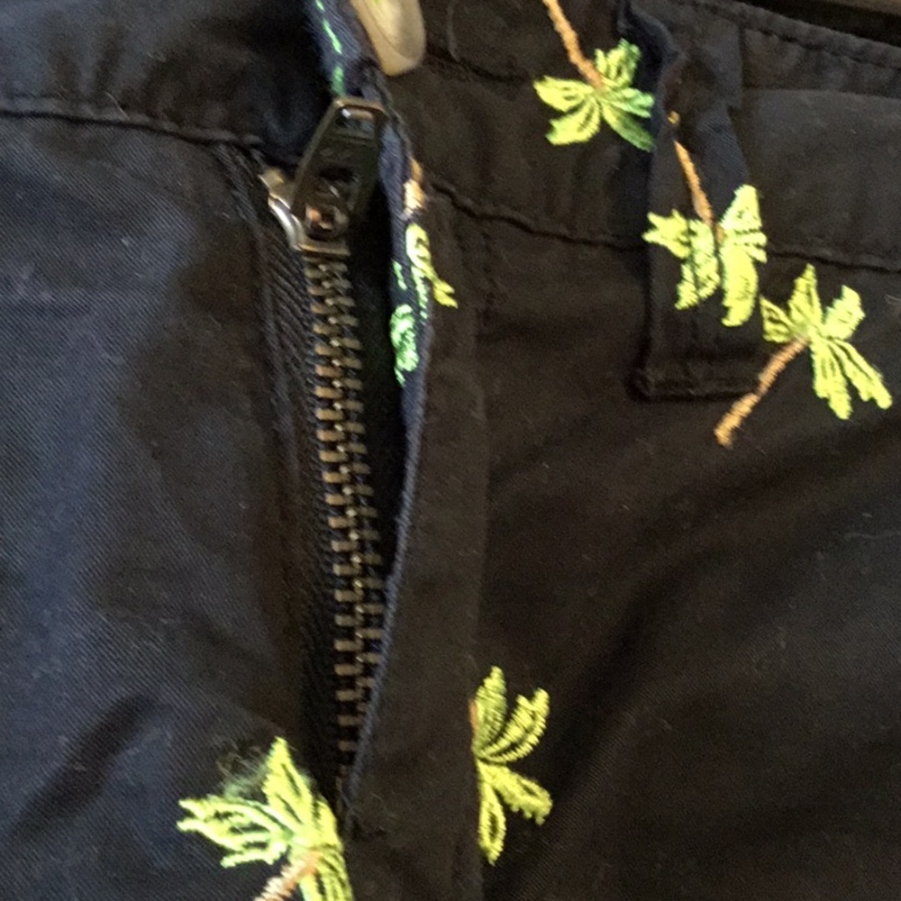 Aeropostale palm tree theme short shorts Woman’s size 3/4 black green tan - Picture 11 of 11